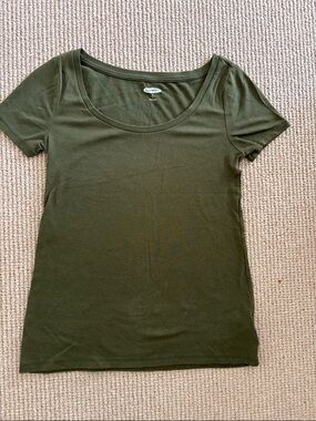 Old Navy Olive Scoop Neck Short Sleeve Tee